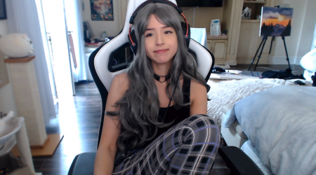 pokimane hace donacion a universidad