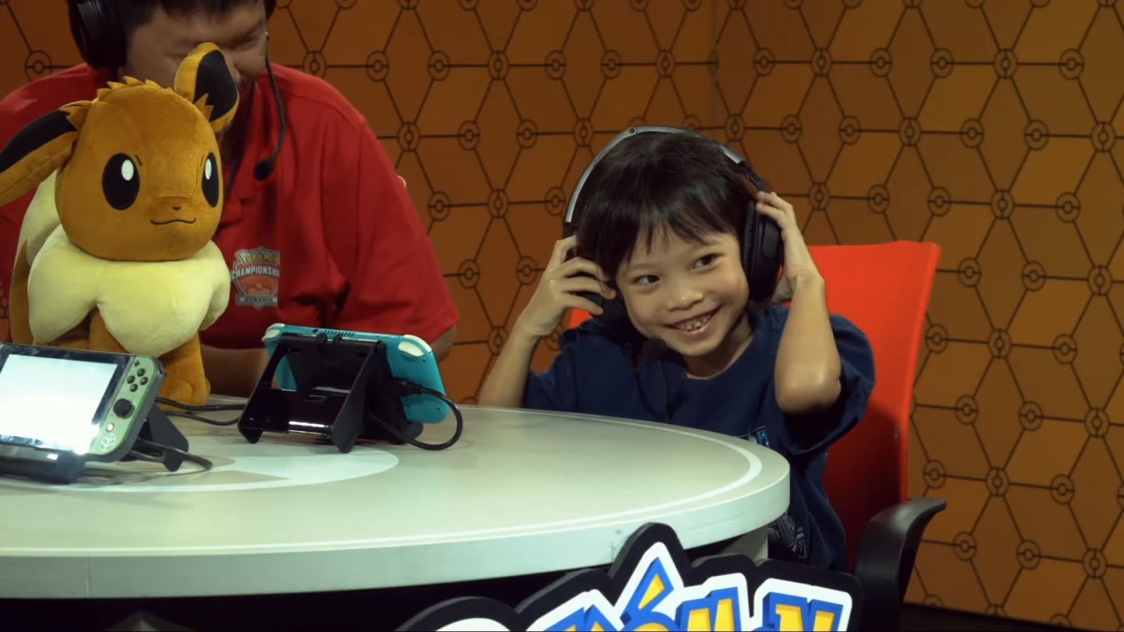 niña de 7 años gana torneo pokemon