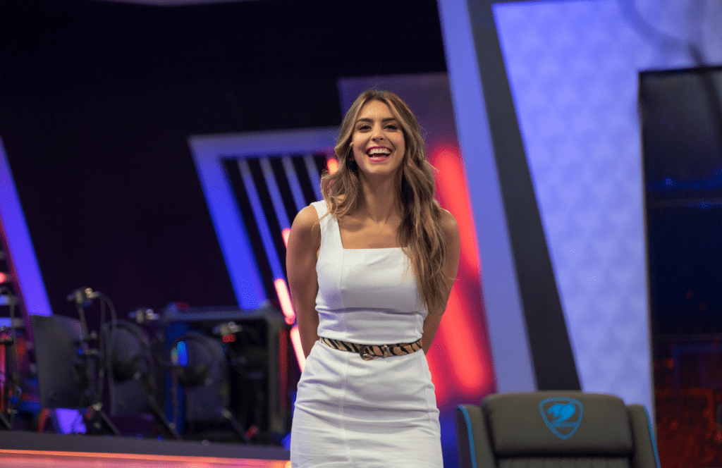 » Las facetas artísticas de Carlyn Romero Viax Esports